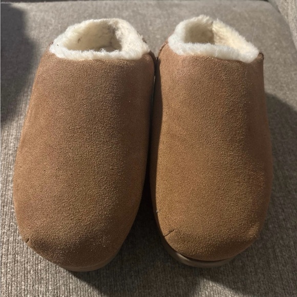 Ugg Pumped Slides Chestnut Size 8 Like New! - Picture 3 of 9